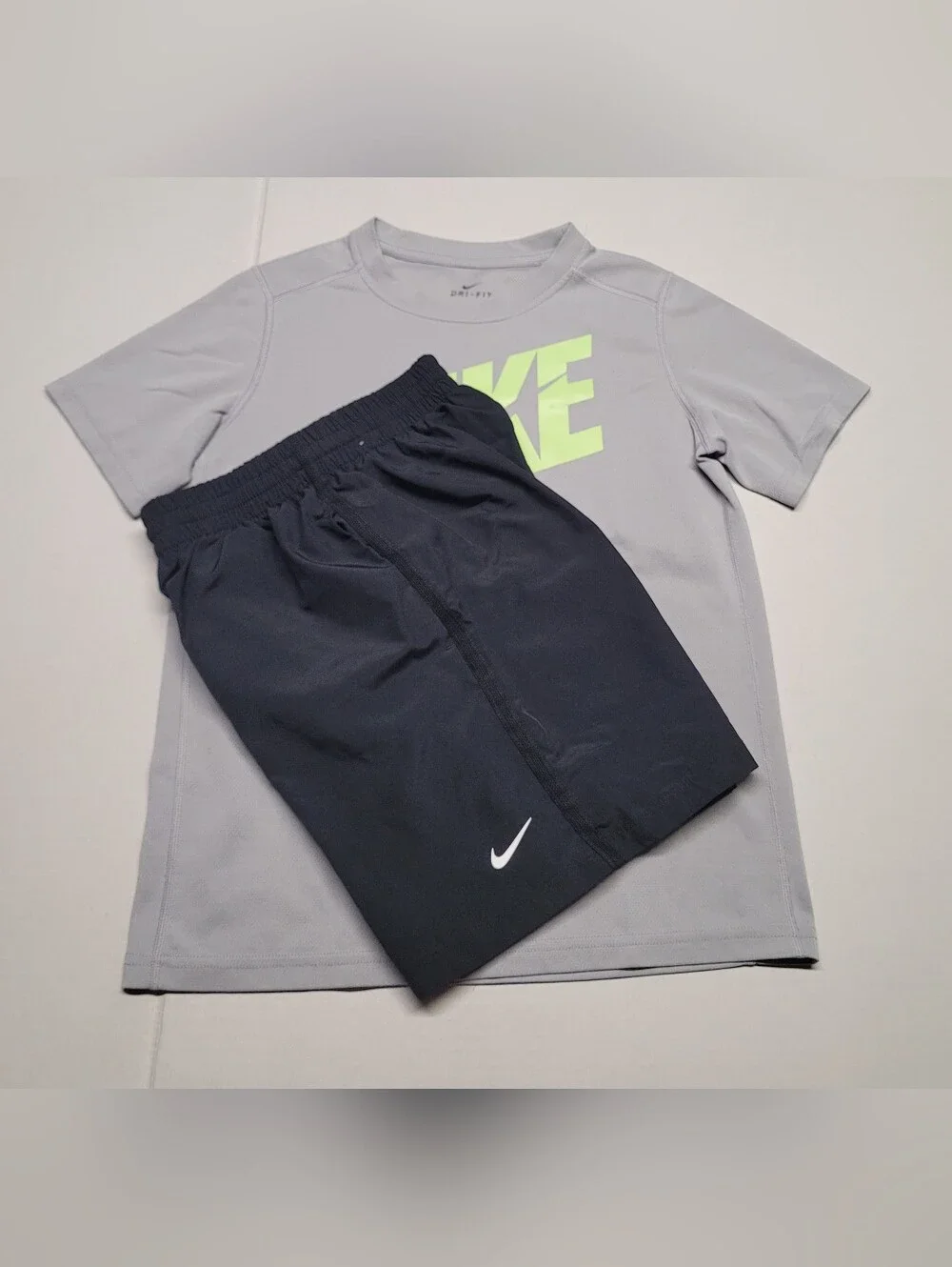 Nike boy’s set size medium